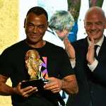 FIFA President Gianni Infantino awards Brazil's former football star Cafu (L) with a World Cup trophy replica during the 2027 FIFA Women's World Cup launch ceremony in Rio de Janeiro, Brazil on January 25, 2026. (Photo by Pablo PORCIUNCULA / AFP)