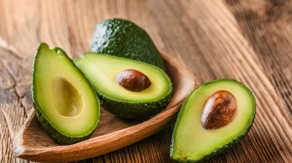 Aguacate Hass varios frutos