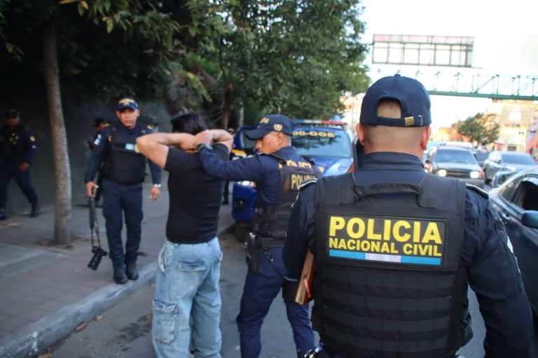 ¿Cómo queda la distribución de las asignaciones por ministerio según la ampliación presupuestaria 2