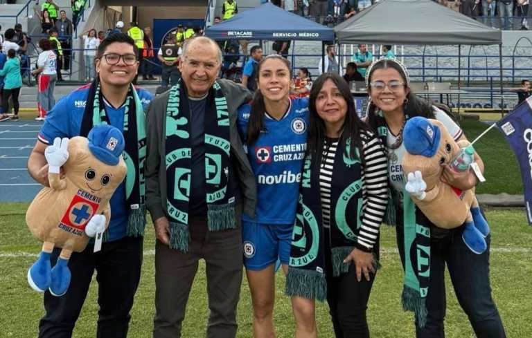 Ana Lucía Martínez recibe reconocimiento como MVP del Apertura 2