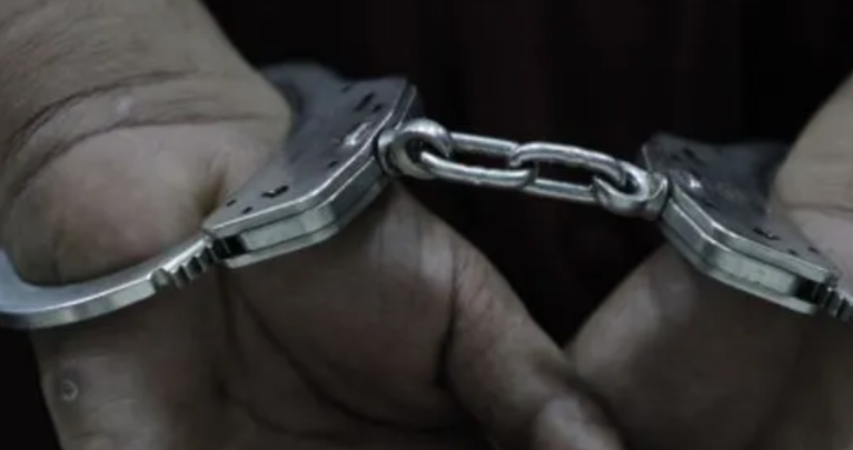 Investigan a exagente de PNC que habría exigido Q5