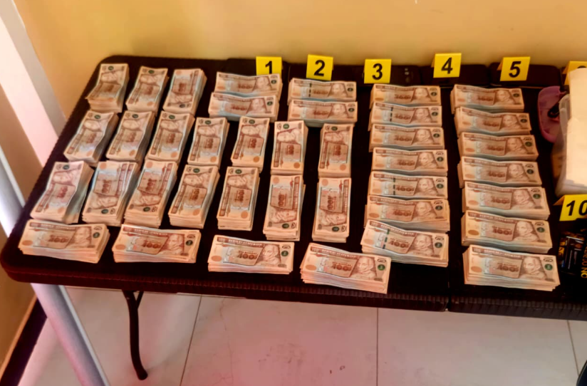 Capturan en Xela a hombre que supuestamente vendía propiedades con documentos falsos; PNC decomisa Q450 mil