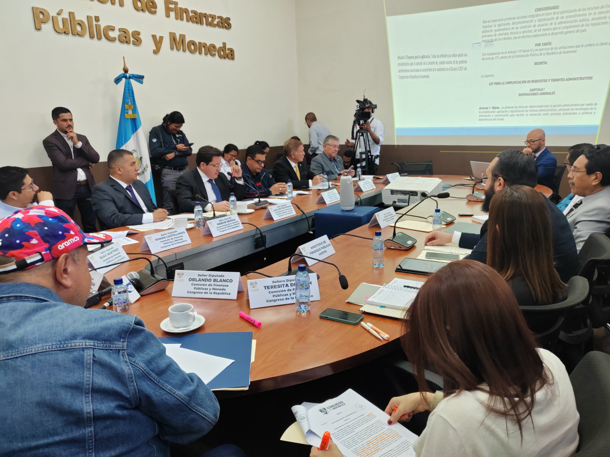 El Minfin actualizó que los equipos técnicos hacen los análisis sobre una ampliación presupuestaria que se presentará al Congreso de la República para este ejercicio fiscal. (Foto Prensa Libre: Hemeroteca PL)