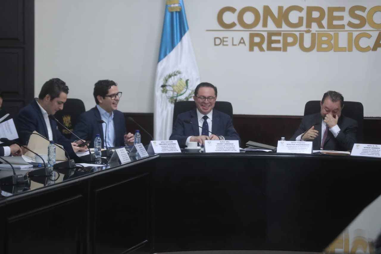 Elección de magistrados del TSE sigue en marcha en el Congreso pese a ...