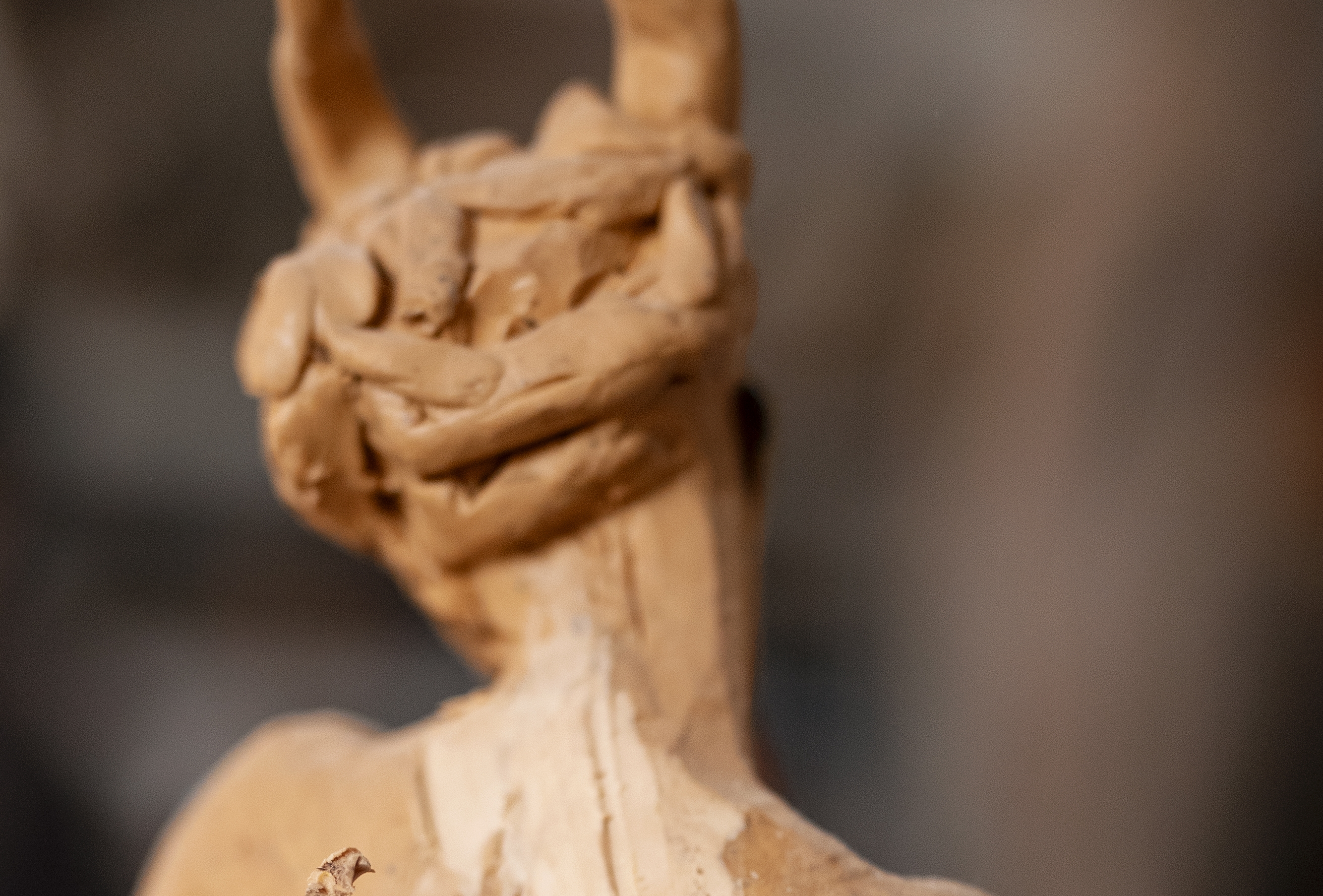 El Colectivo Lati-Dos presenta “Cuerpos y Formas” en el Museo Santo Tomás de Aquino en Antigua Guatemala