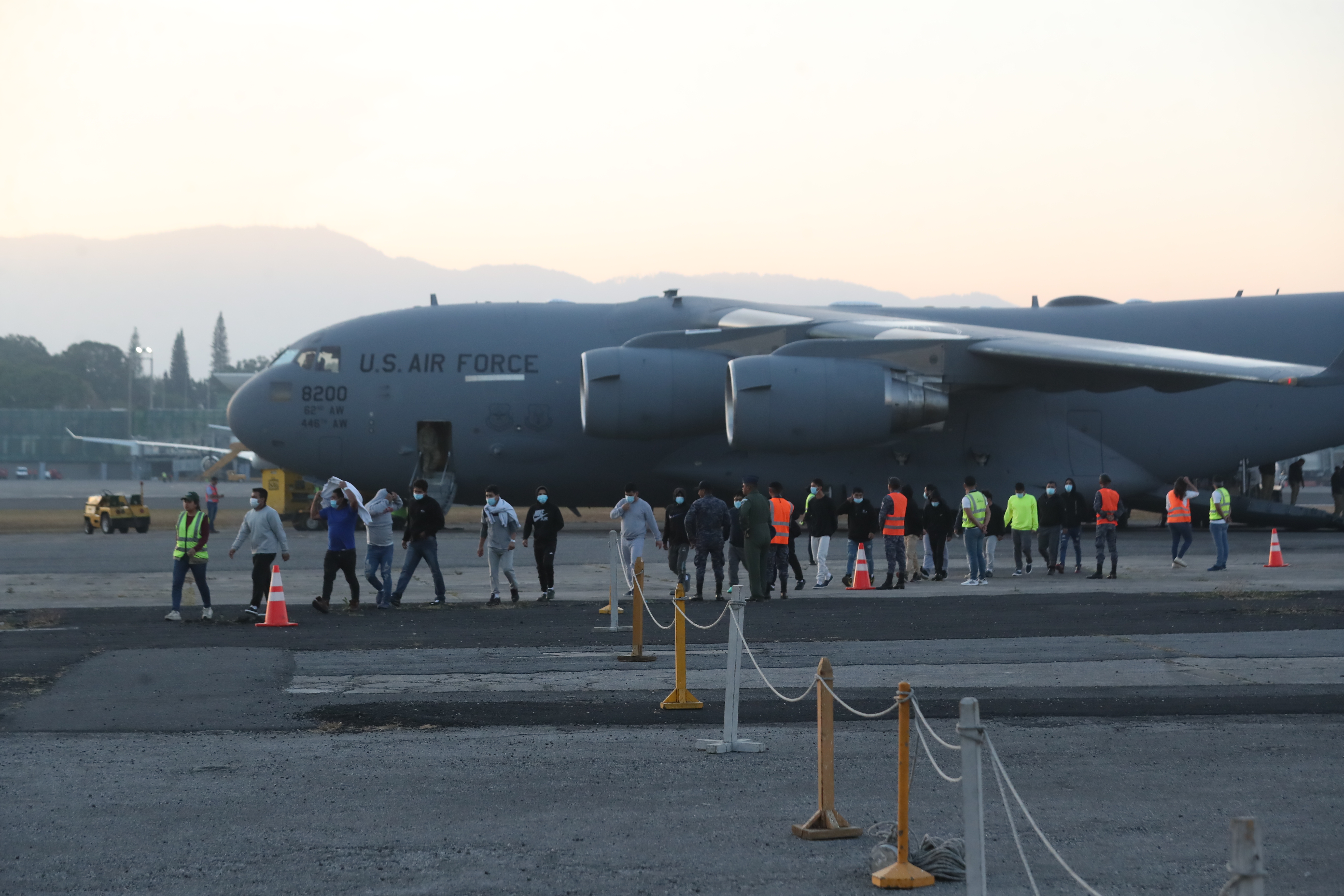 Las deportaciones influirán en el ingreso de remesas, que se proyecta en US$26 mil 806.7 millones, lo que equivaldría a US$1 mil 276.5 millones más en el 2026 que lo registrado el año pasado. (Foto Prensa Libre: Hemeroteca PL)