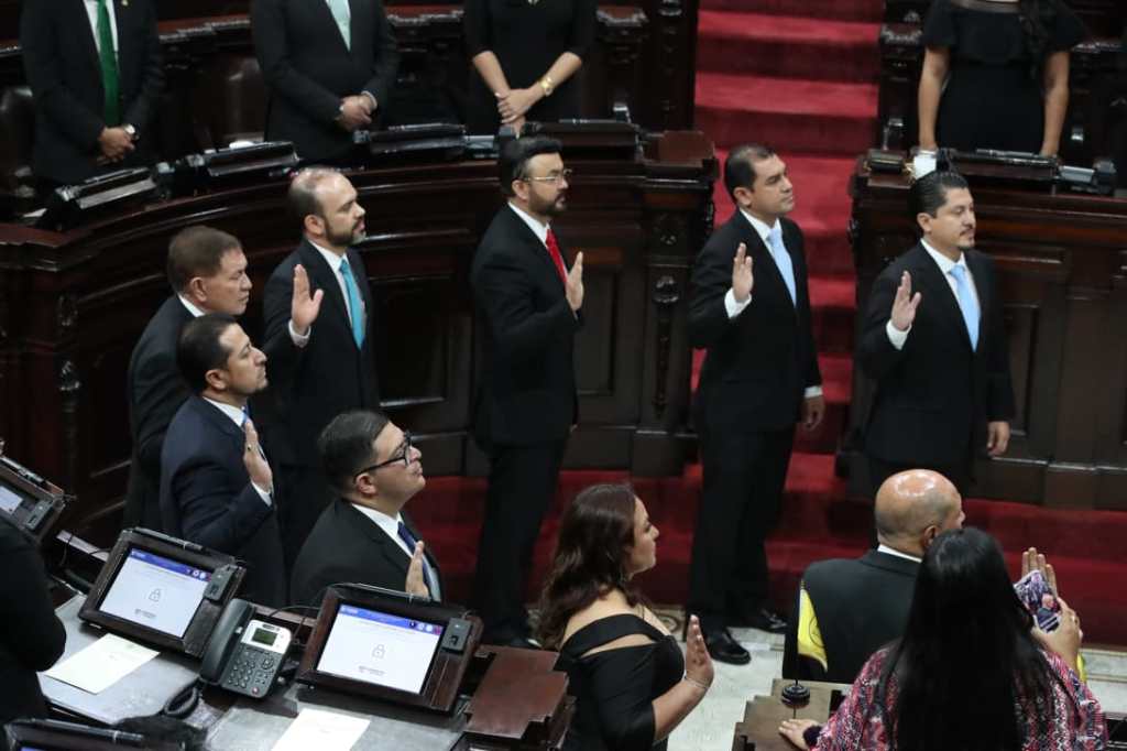 Diputados del Congreso son juramentados como Junta Directiva para el período 2026-2027.