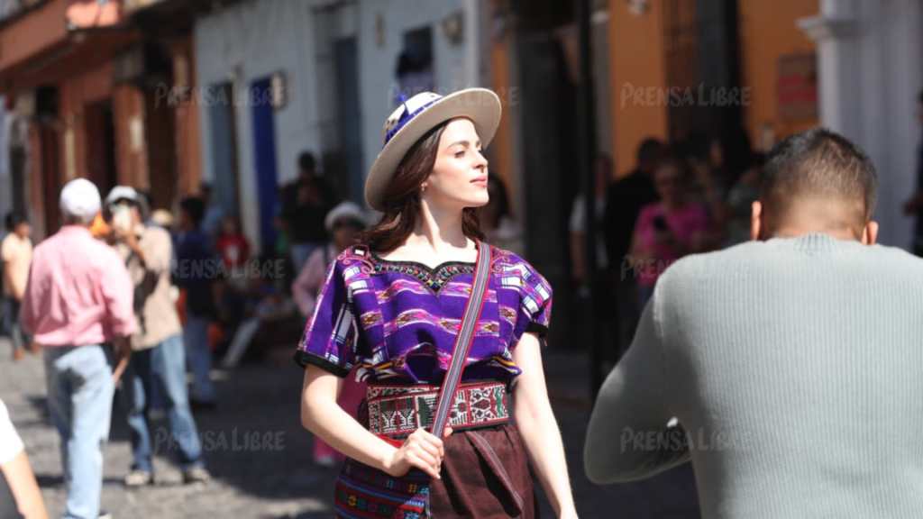 Fátima Bosch durante una producción de video en Antigua Guatemala
