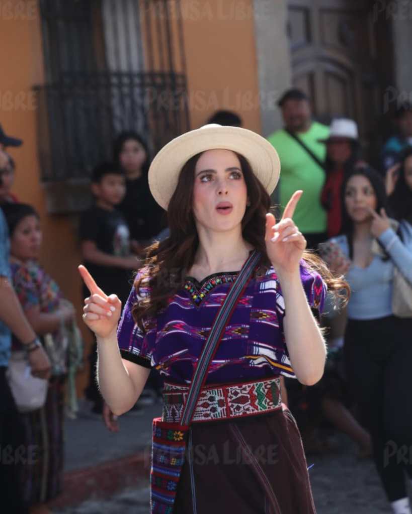 Fátima Bosch durante una producción de video en Antigua Guatemala