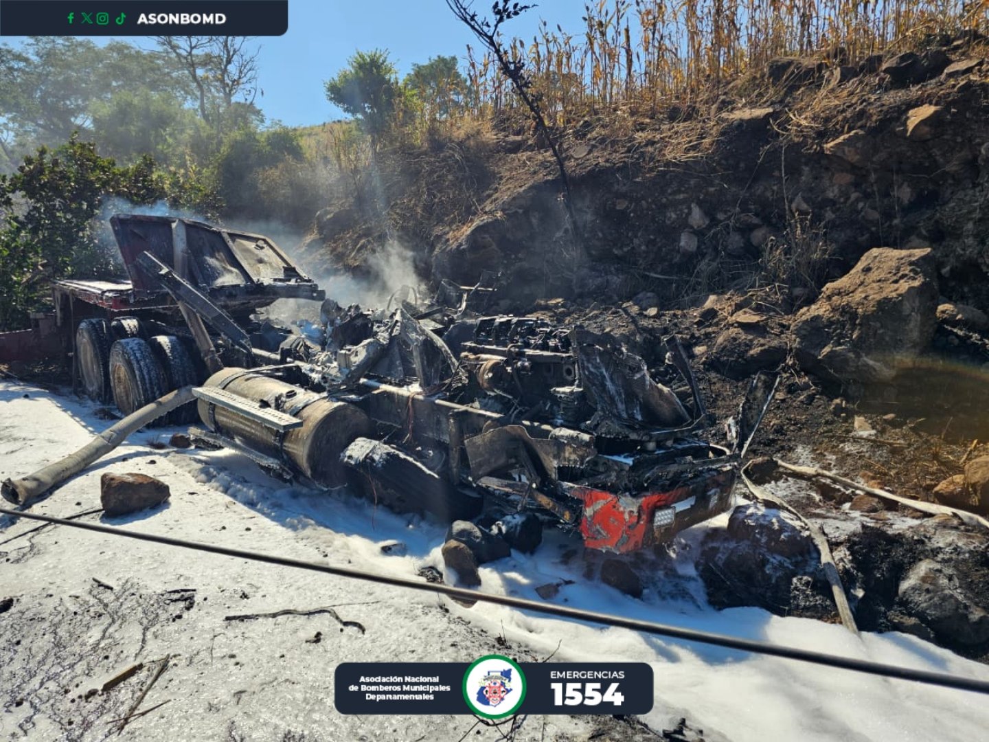 Muere carbonizado el piloto de un camión que volcó en Moyuta