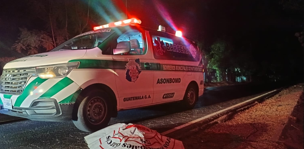 Bomberos reportan muerte de mujer en ataque en tienda y hallan cadáver envuelto en sábanas