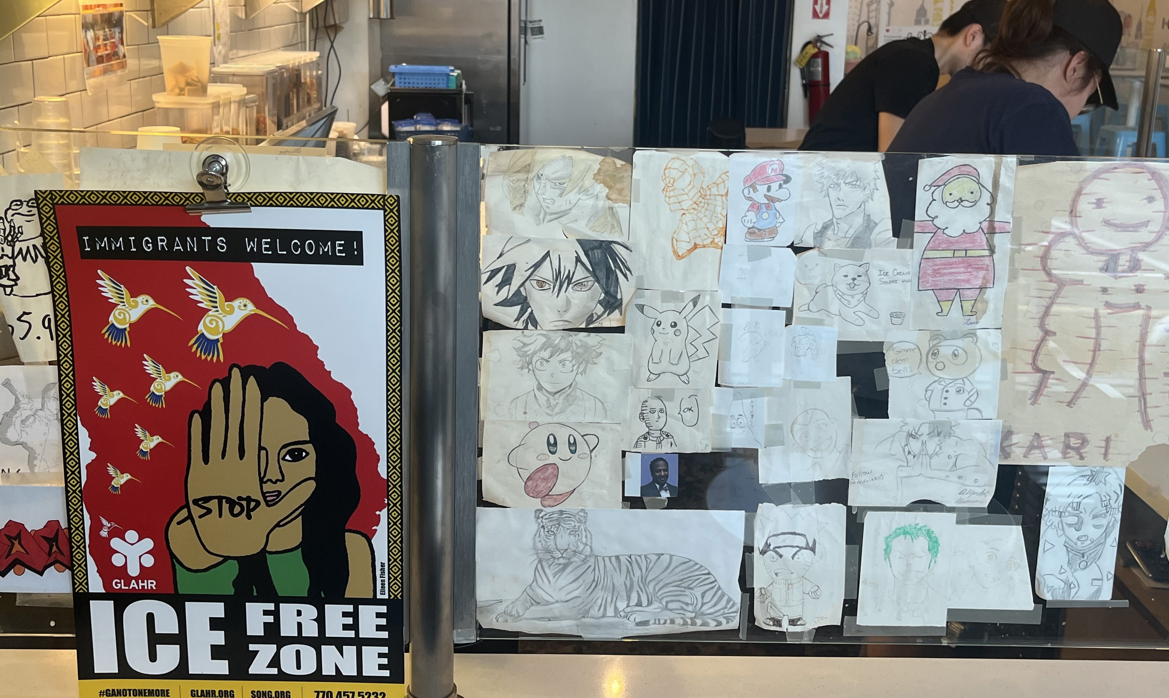 Fotografía de un cartel que dice "Zona libre del ICE"