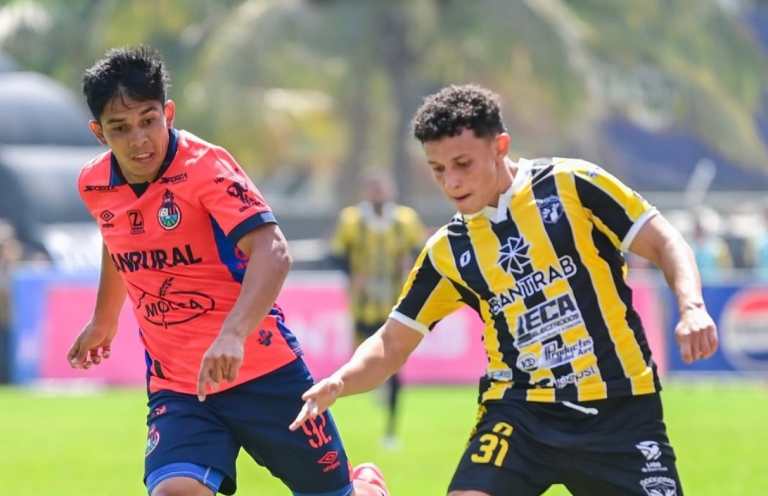 Aurora y Municipal empatan 2-2 y suman su primer punto en el Torneo Clausura 2