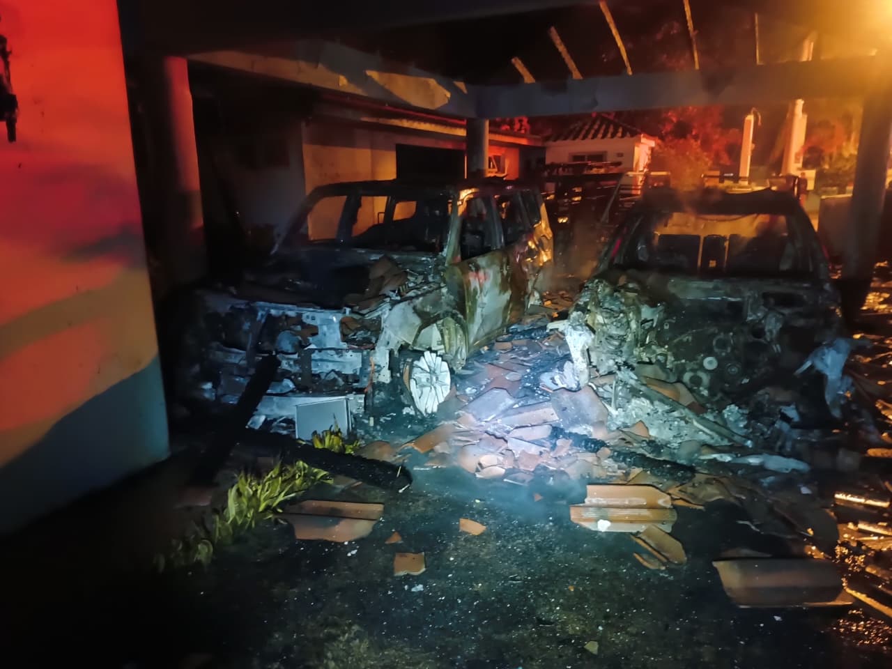 Incendio en residenciales San Marino, Puerto San José, dañó vehículos y ranchos en Punta Vela