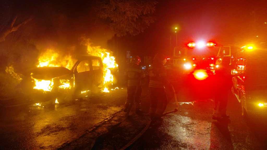Incendio vehicular deja daños materiales en zona 11 capitalina