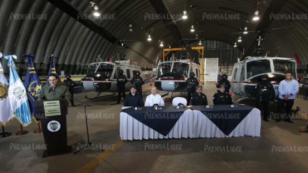 Inicialmente, el ministro de Gobernación indicó que el Gobierno no entablaría negociaciones con los responsables de los motines.