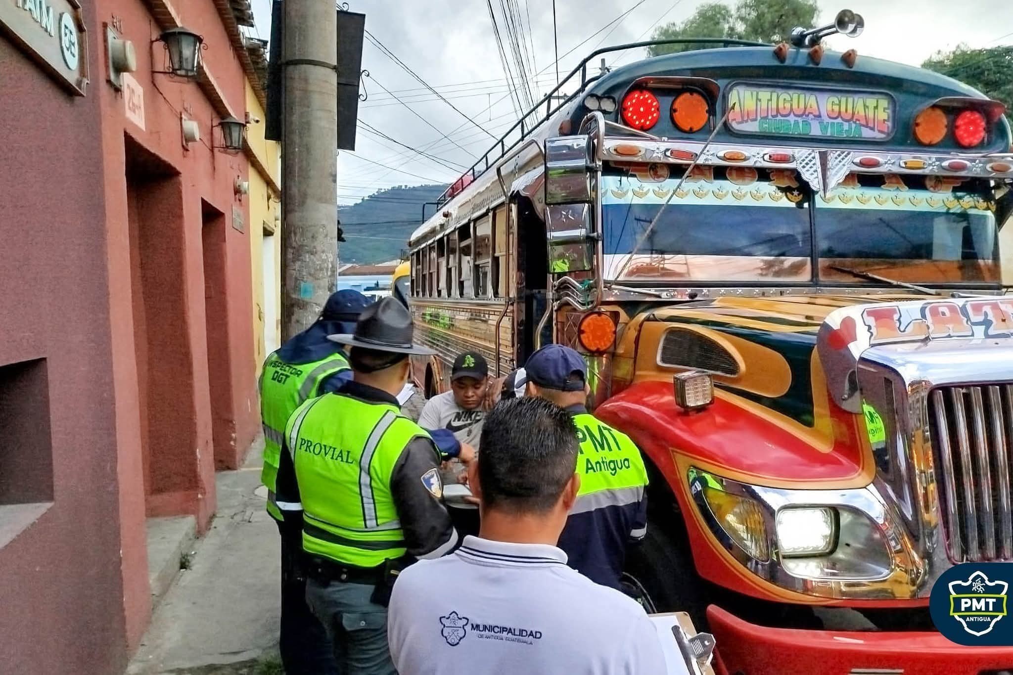 Inspección de buses extraurbanos para verificar la instalación del sistema limitador de velocidad en Guatemala