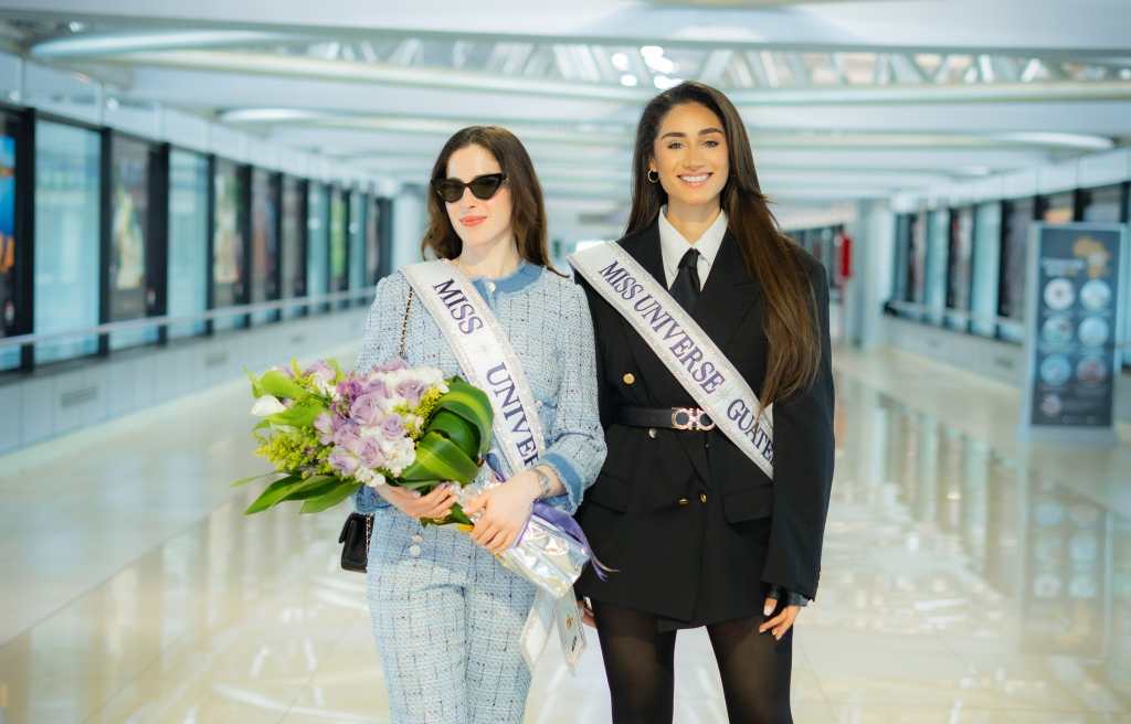 Fátima Bosch y Raschel Paz a su llegada al Aeropuerto Internacional La Aurora en Guatemala