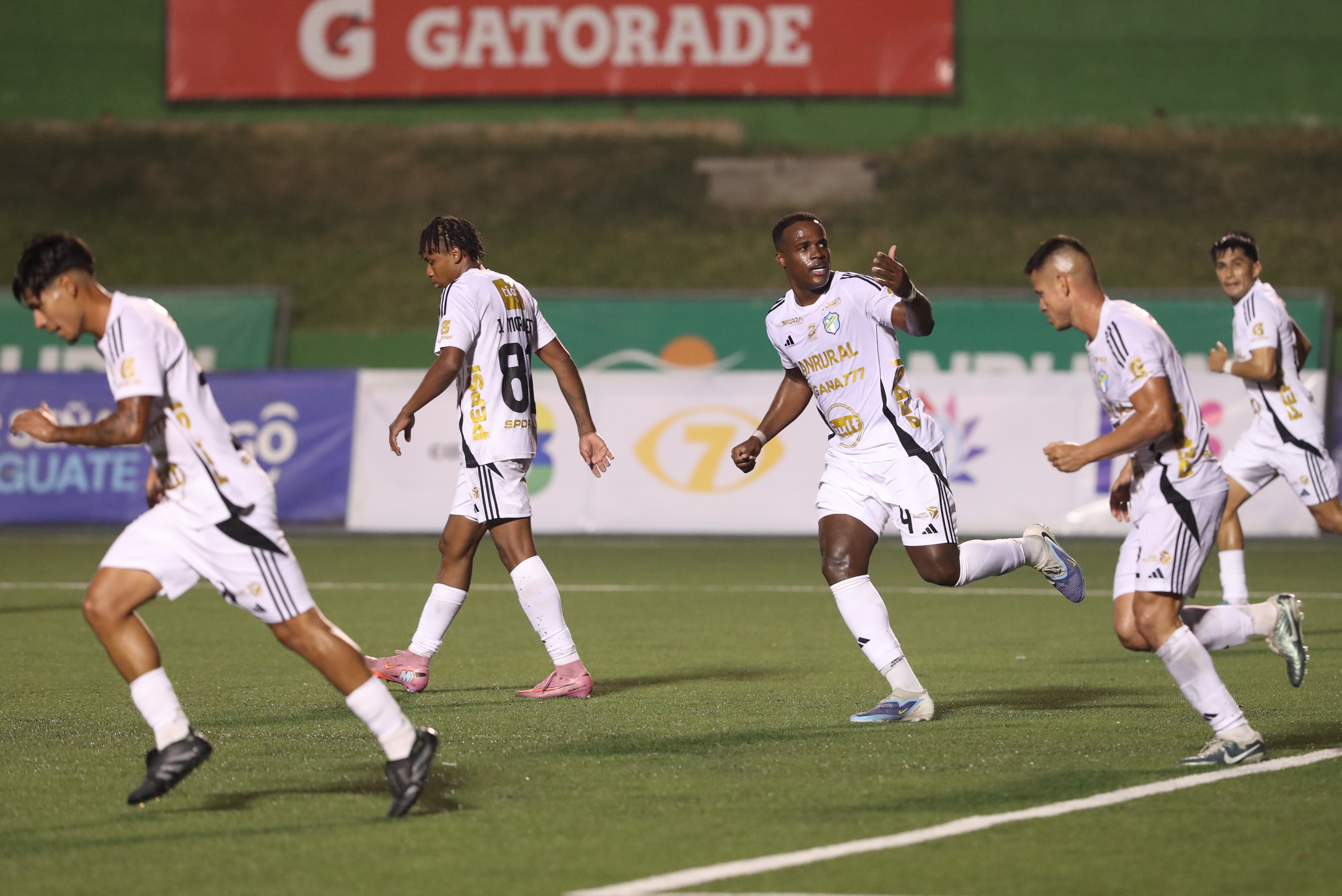 Liga Nacional: Municipal–Xelajú y Antigua–Comunicaciones acaparan los reflectores en la fecha tres del Clausura