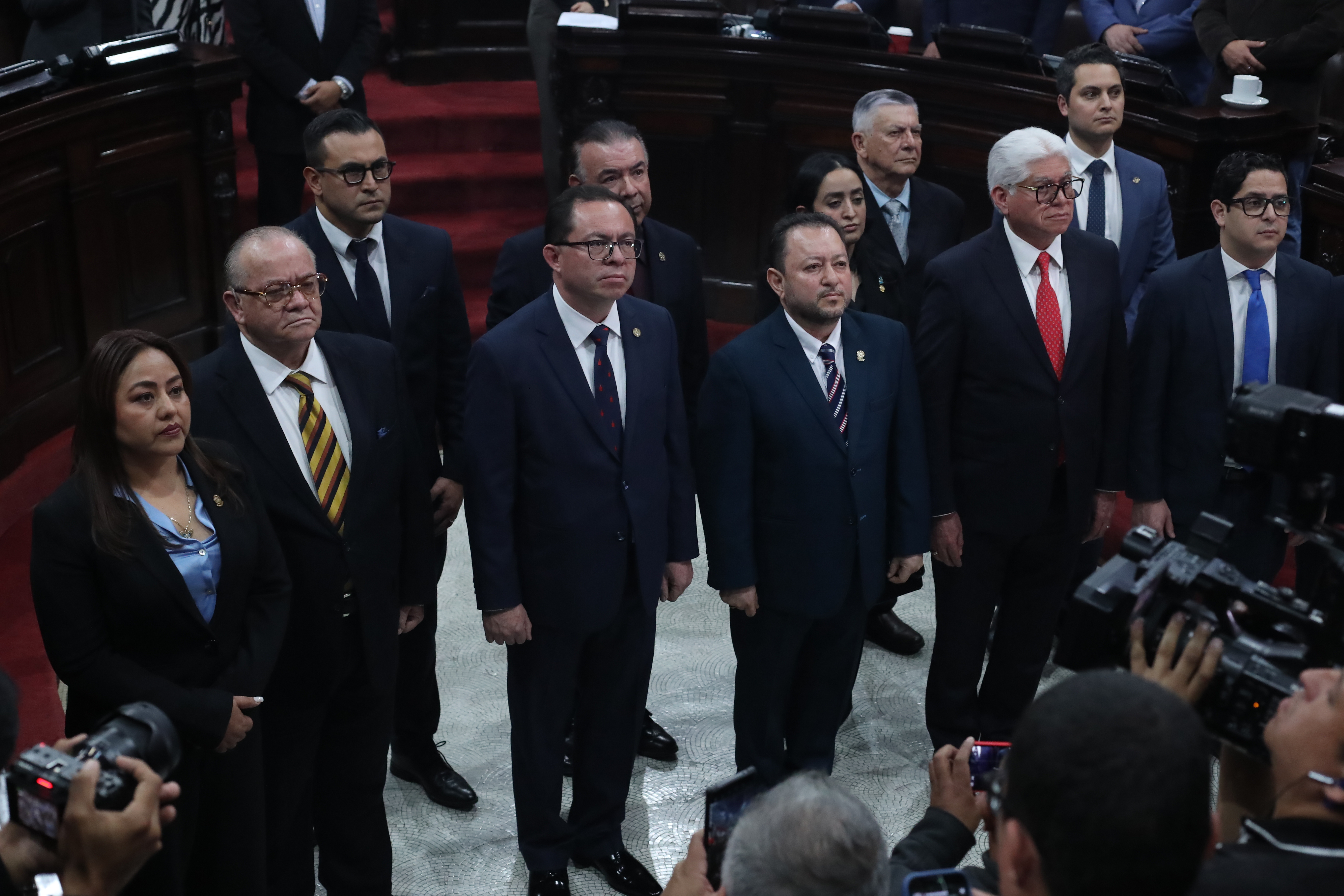 JORNADA LEGISLATIVA 19 DE ENERO. Se cubri en el palacio legislativo la actividad de los diputados este lunes 19 de enero. En la imagen, se llev a cabo la sesin ordinaria 1 del 2026, esta estuvo marcada por la aprobacin del estadio de sitio y la juramentacin de la Postuladora para los magistrados del TSE. Momento de la juramentacin de la Postuladora para la eleccin de magistrados del TSE. Walter Mazariegos.

Juan Diego Gonzlez.  190126