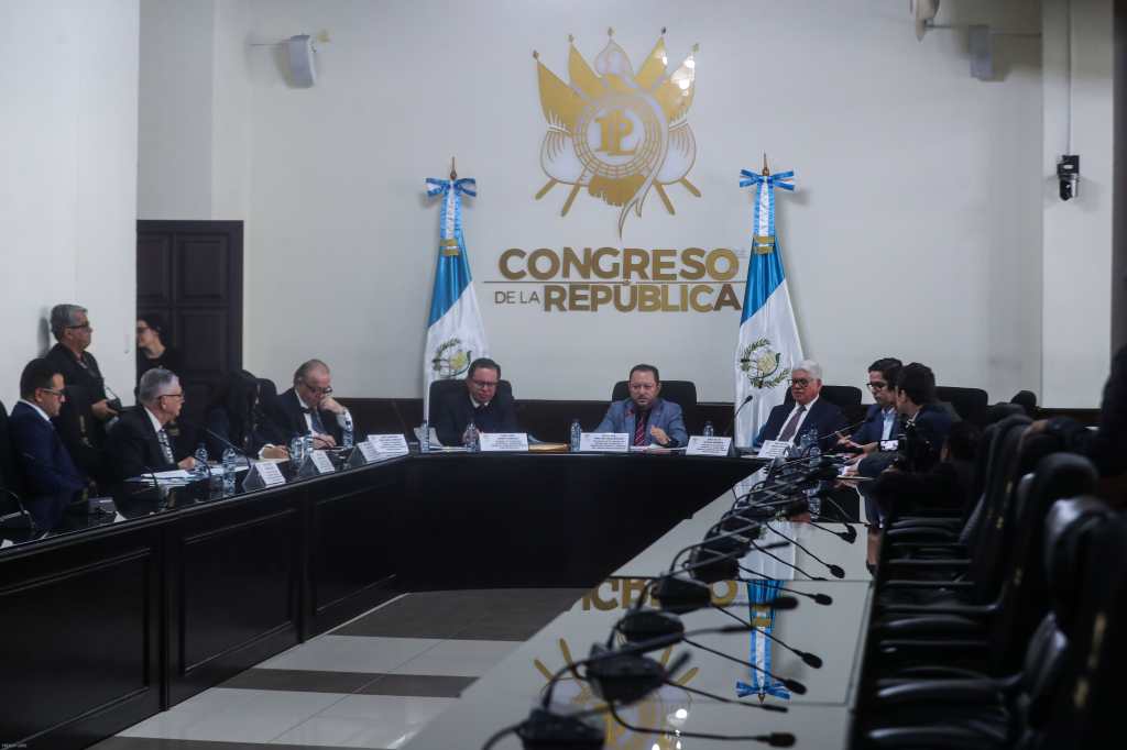 COMISIÓN DE POSTULACIÓN TSE. En este 21 de enero, se inició con las sesiones de la Comisión de Postulación que tendrá a su cargo la elección de candidatos a magistrados del Tribunal Supremo Electoral. Las reuniones se llevarán a cabo en el Congreso de la República. En la imagen, reunión de la comisión de postulación.

Juan Diego González.  210126