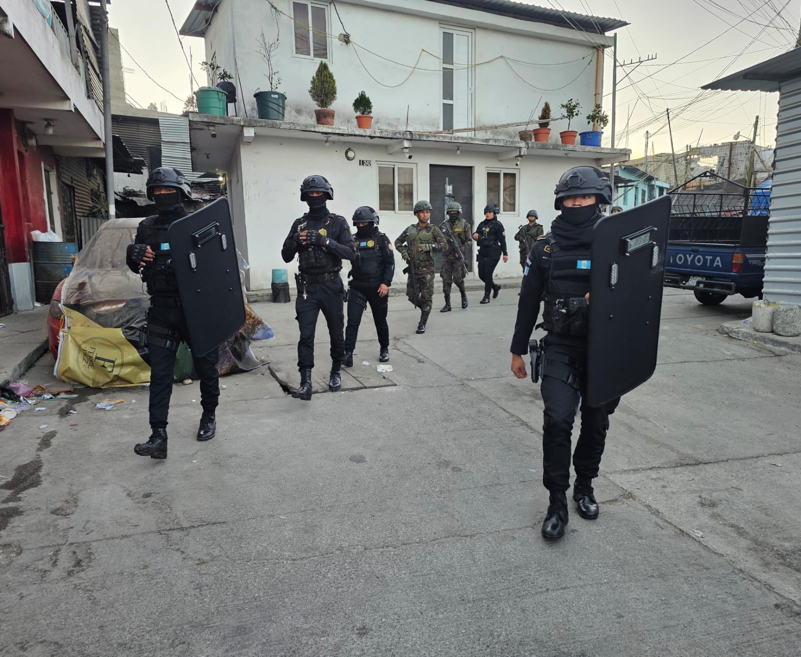 PNC y Ejército patrullan zona 3 ciudad de Guatemala