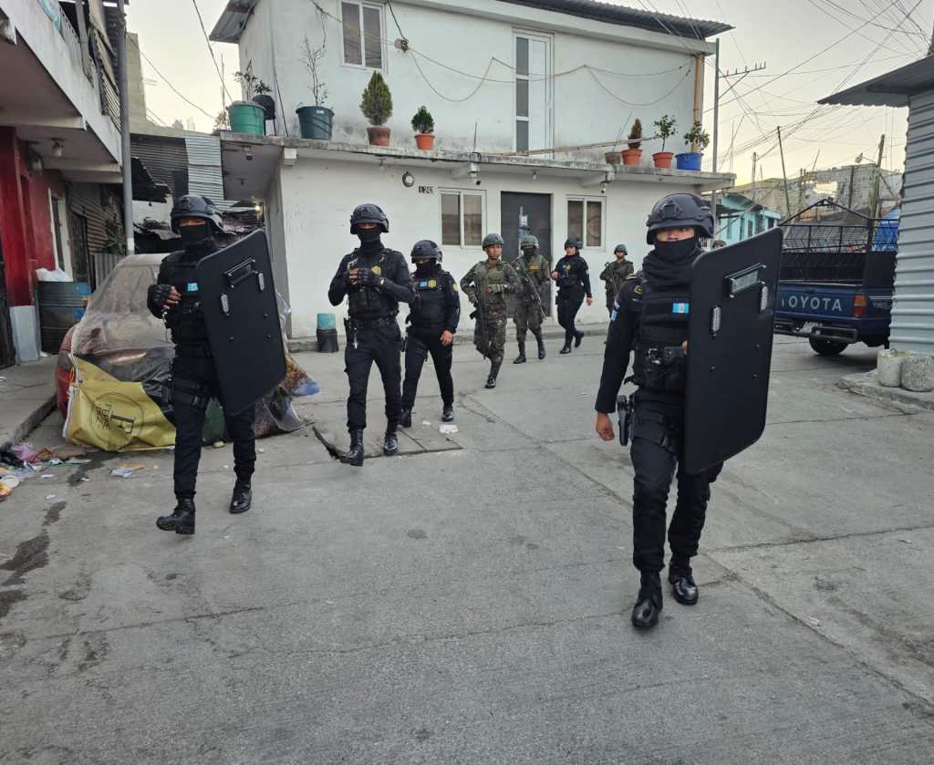 PNC y Ejército patrullan zona 3 ciudad de Guatemala