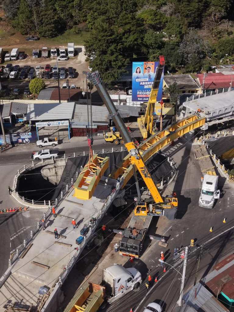 Colocación de viga en el paso a desnivel Don Justo vista desde dron