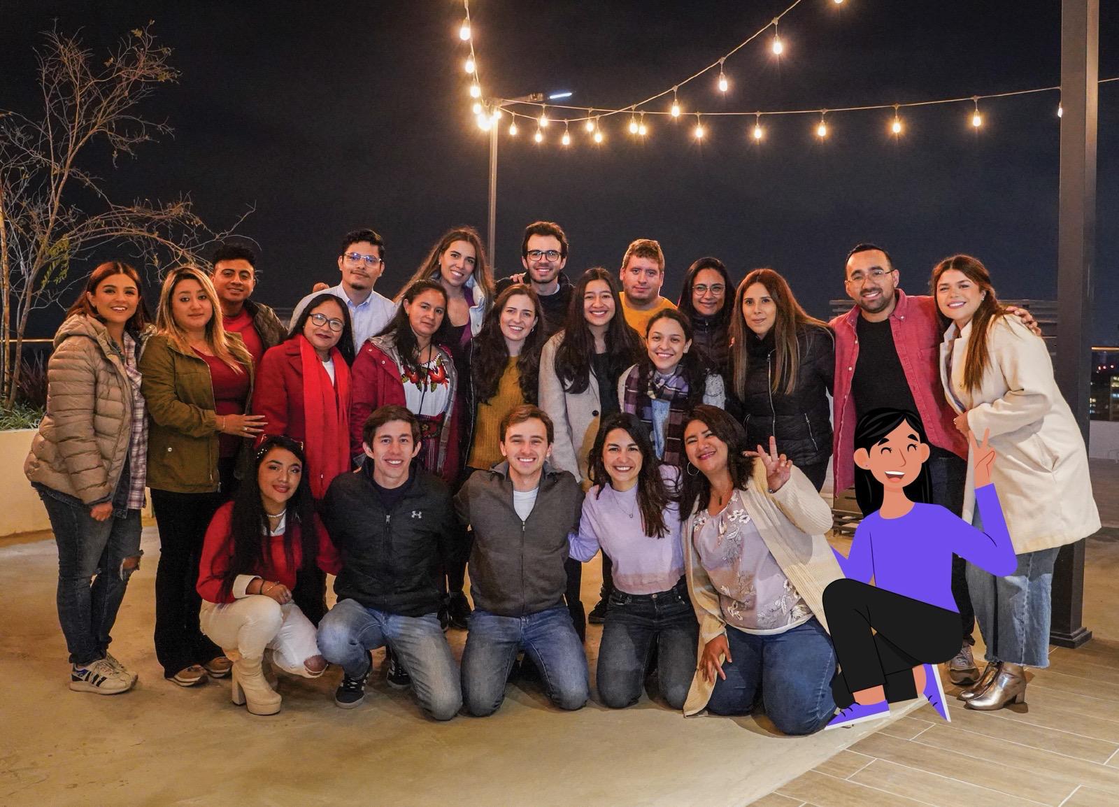 El equipo de profesionales que impulsó el asistente virtual ALMA durante la pandemia del 2020 junto a la doctora Gabriela Asturias. (Foto Prensa Libre: Cortesía)