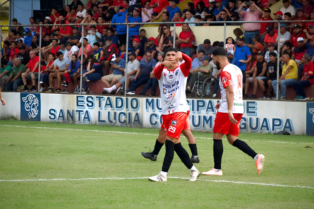 Mictlán derrota a Municipal con doblete de William Fajardo en el estadio Santa Lucía