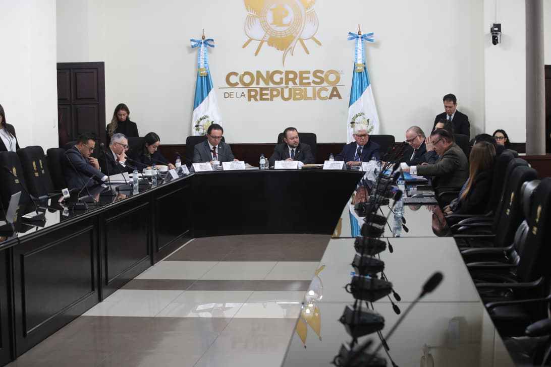Señalan a 38 postulantes a magistrados del TSE y la Comisión de ...