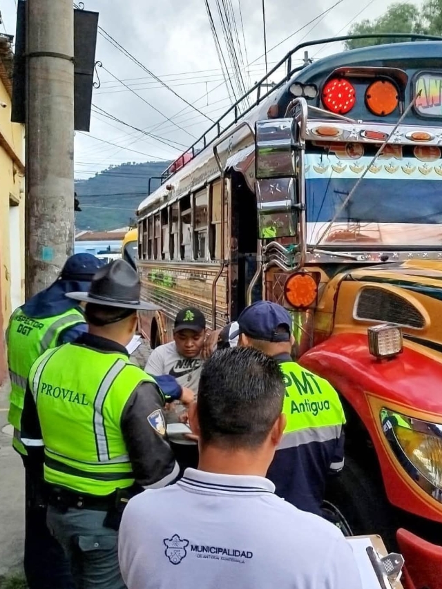 Inspección de buses extraurbanos para verificar la instalación del sistema limitador de velocidad en Guatemala