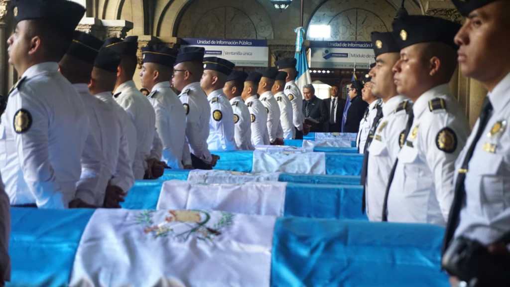 feretros policias abatidos