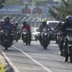 Motoristas circulan en la ciudad de Guatemala, en un contexto de robos de motocicletas reportados en 2025.