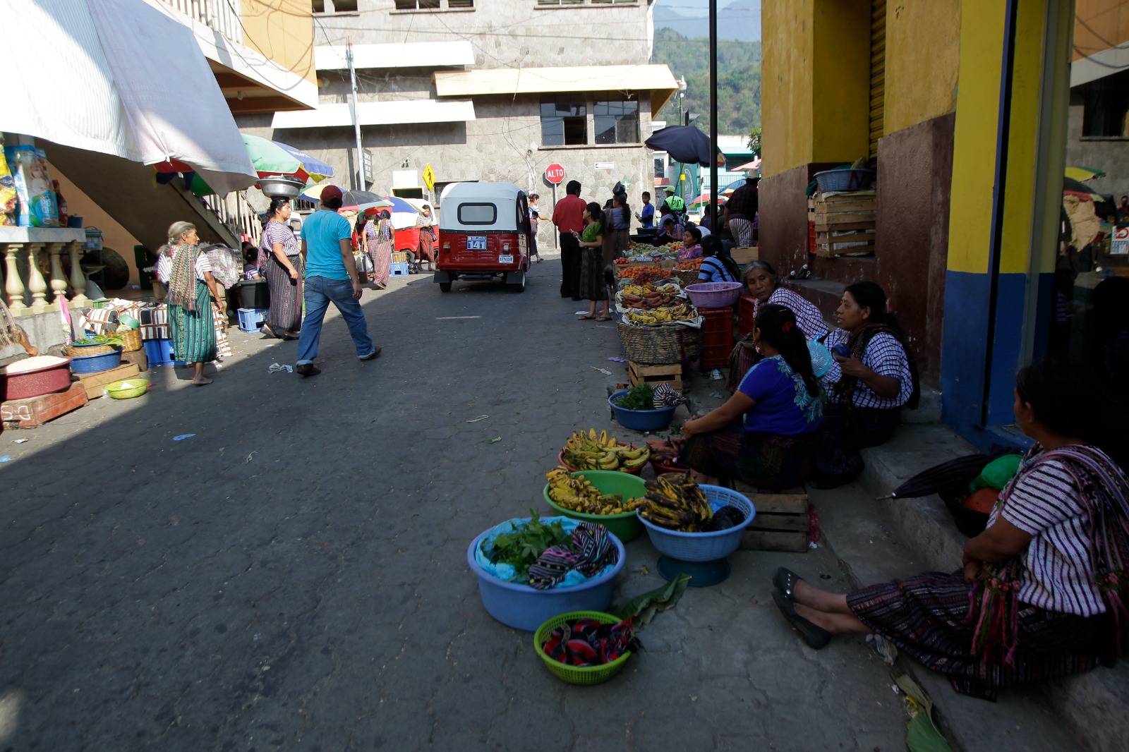 Personal de Salud rastrea contactos de casos positivos de sarampión en Santiago Atitlán, tras brote en evento religioso. (Foto Prensa Libre: Hemeroteca PL)