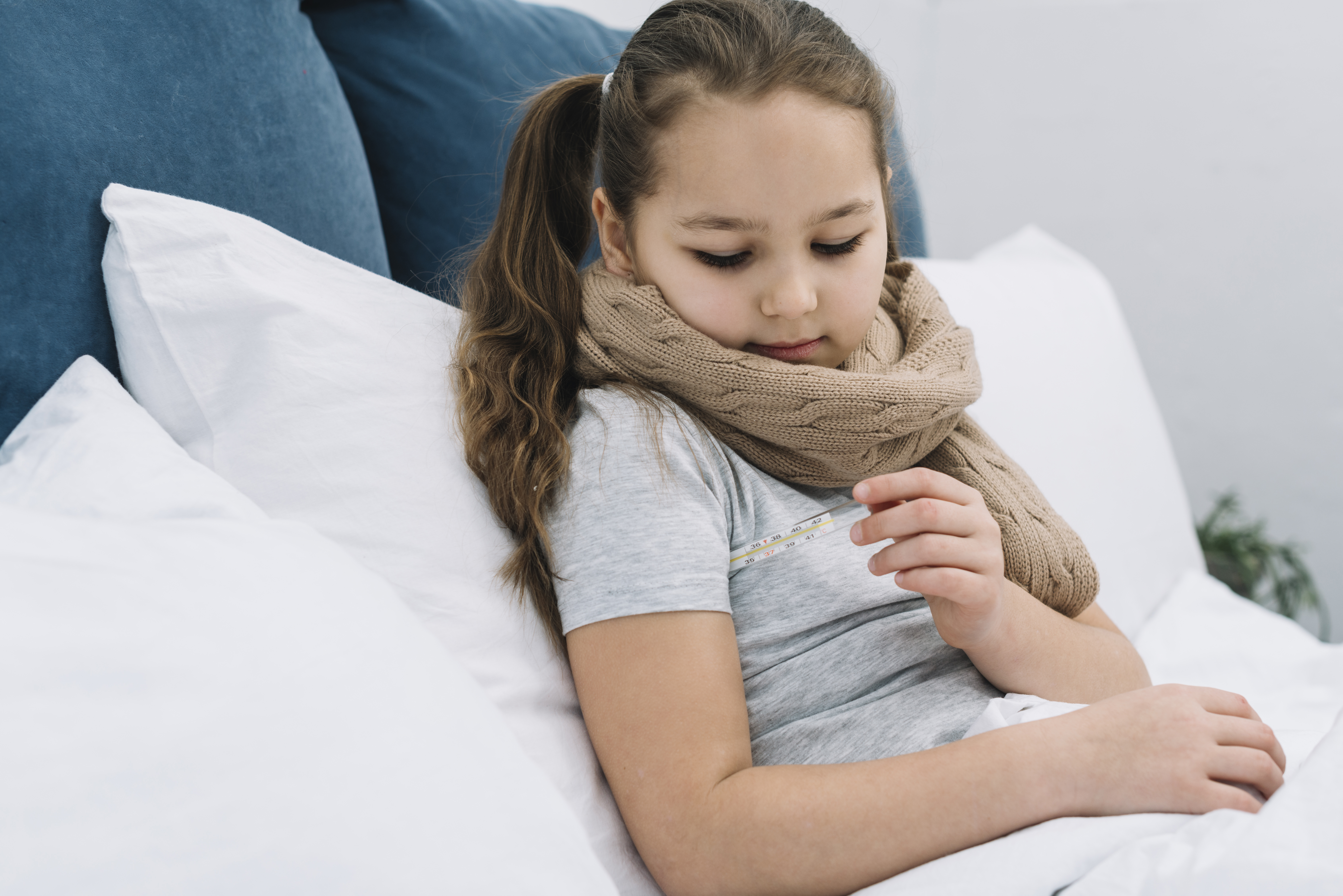 El virus del sarampión es muy contagioso y se propaga por la tos y los estornudos. (Foto Prensa Libre: Freepik)