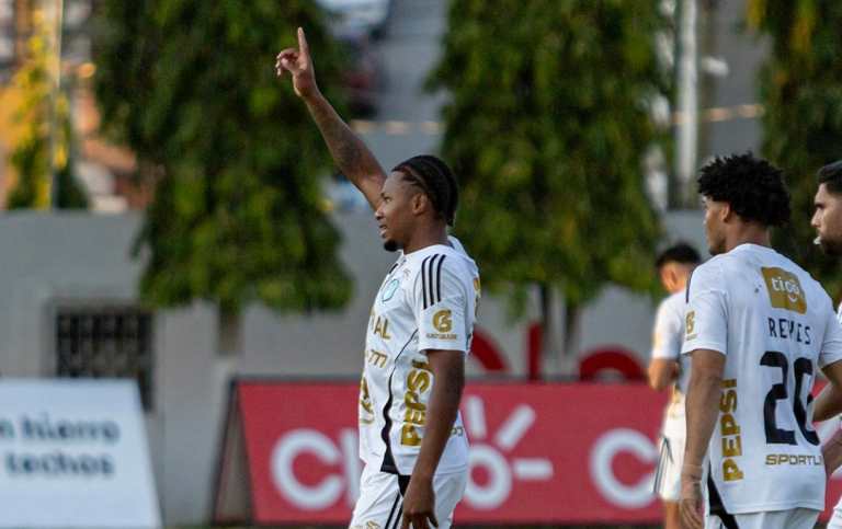 Comunicaciones vence a Guastatoya y asciende al liderato del Clausura 2