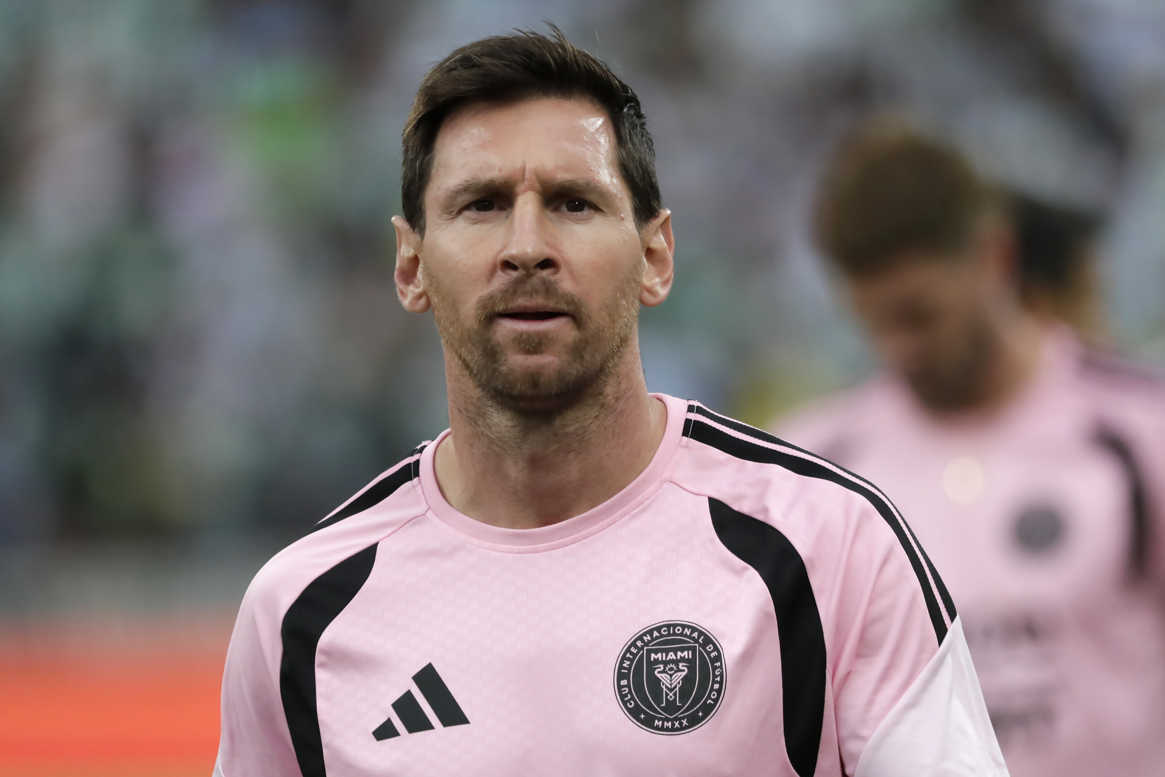 AME172. MEDELLÍN (COLOMBIA), 31/01/2026.- El jugador argentino Leonel Messi reacciona este sábado, durante un partido amistoso entre el Inter de Miami y Atlético Nacional en el estadio Atanasio Girardot, en Medellín (Colombia). EFE/ Carlos Ortega