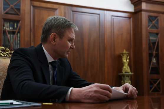 MOSCOW (Russian Federation), 06/02/2026.- Mantera Group Chairman of the Board of Directors Alexander Tkachev speaks during his meeting with Russian President Vladimir Putin in Moscow, Russia, 06 February 2026. (Rusia, Moscú) EFE/EPA/VYACHESLAV PROKOFYEV / SPUTNIK / KREMLIN POOL MANDATORY CREDIT