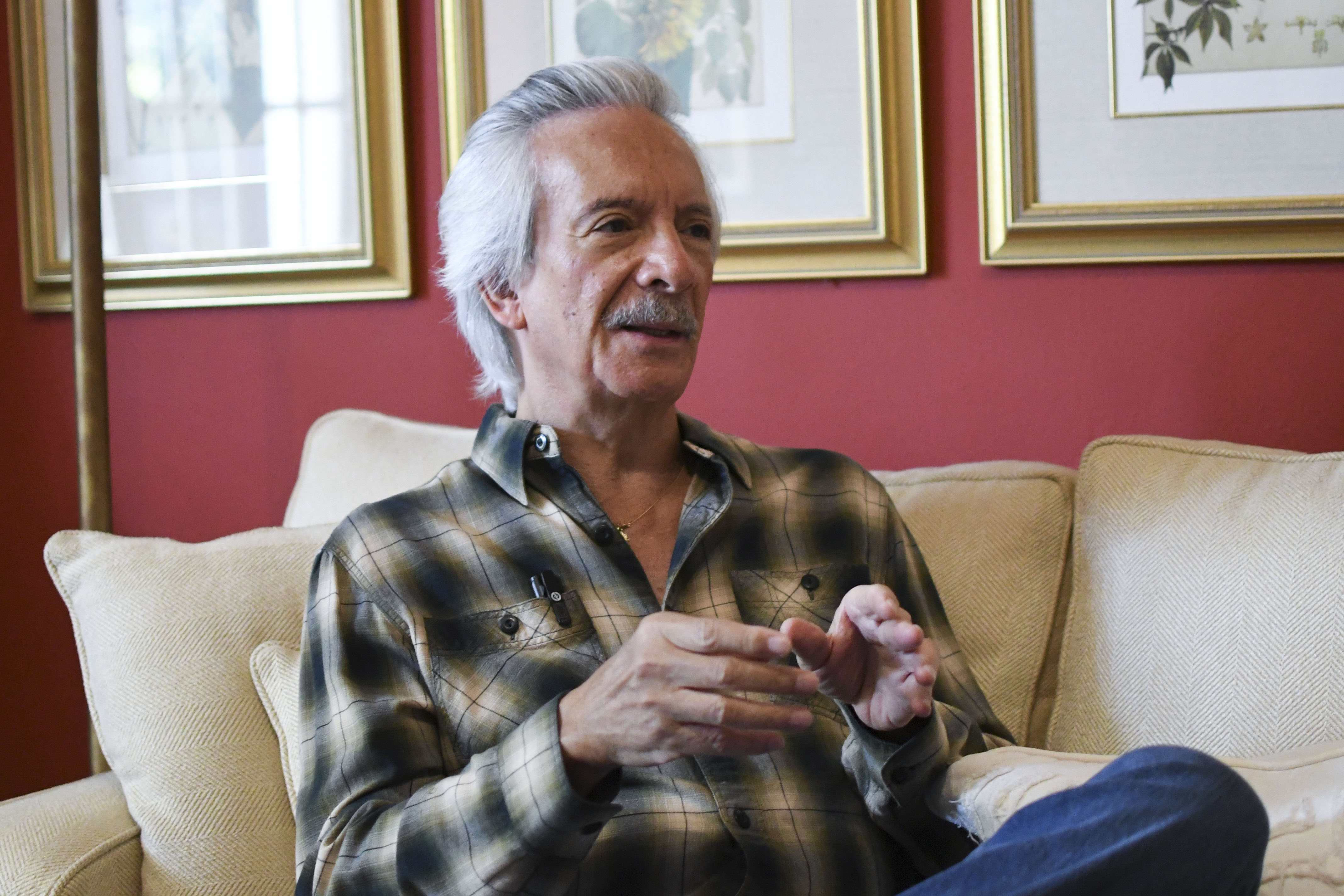 CIUDAD DE GUATEMALA (GUATEMALA), 20/02/2026.- El periodista guatemalteco José Rubén Zamora Marroquín mantiene una entrevista con EFE en Ciudad de Guatemala. EFE/ Álex Cruz