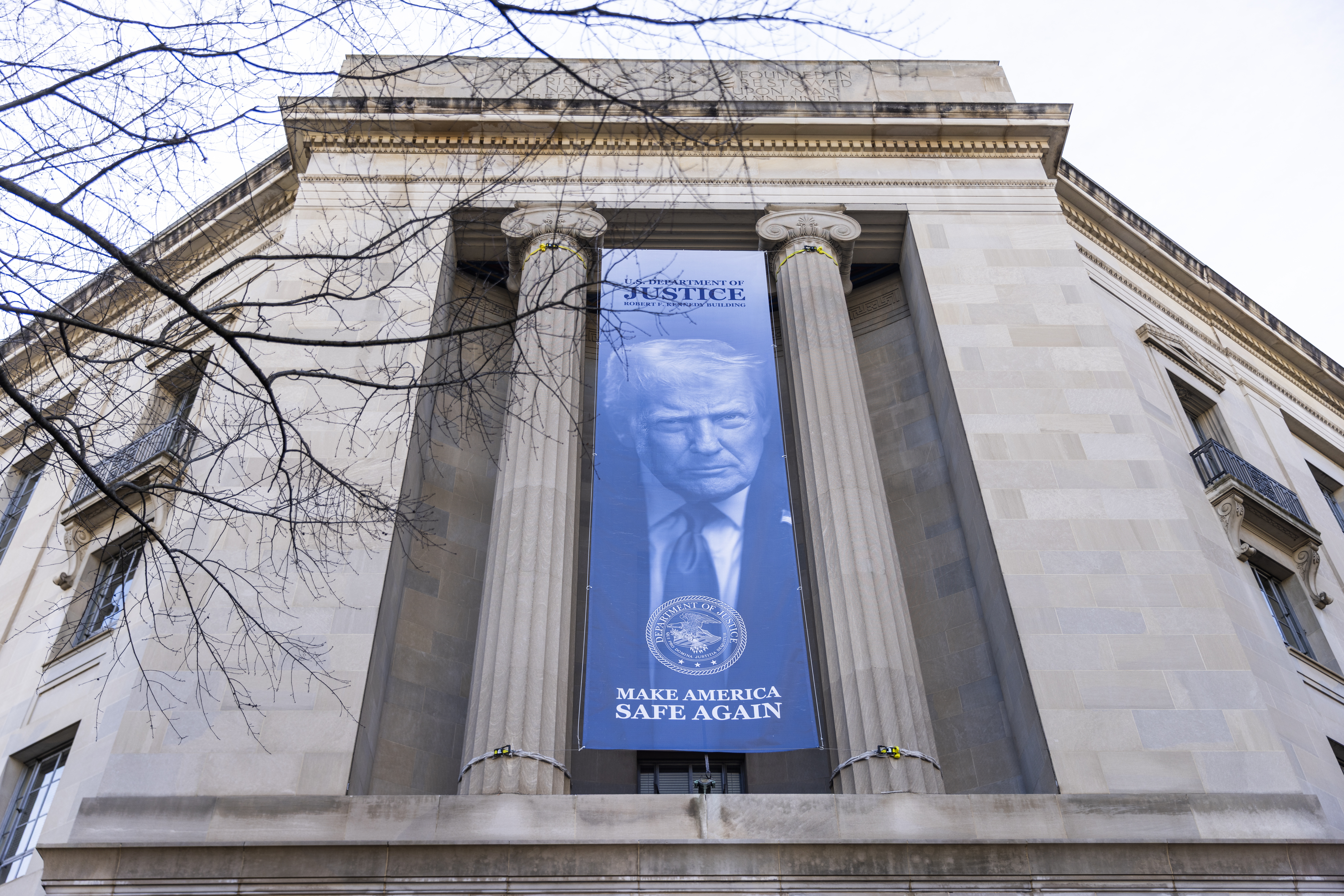 WASHINGTON (United States), 20/02/2026.- A banner of US President Donald Trump hangs from the side of the Department of Justice (DOJ) in Washington, DC, USA, 20 February 2026. EFE/EPA/JIM LO SCALZO