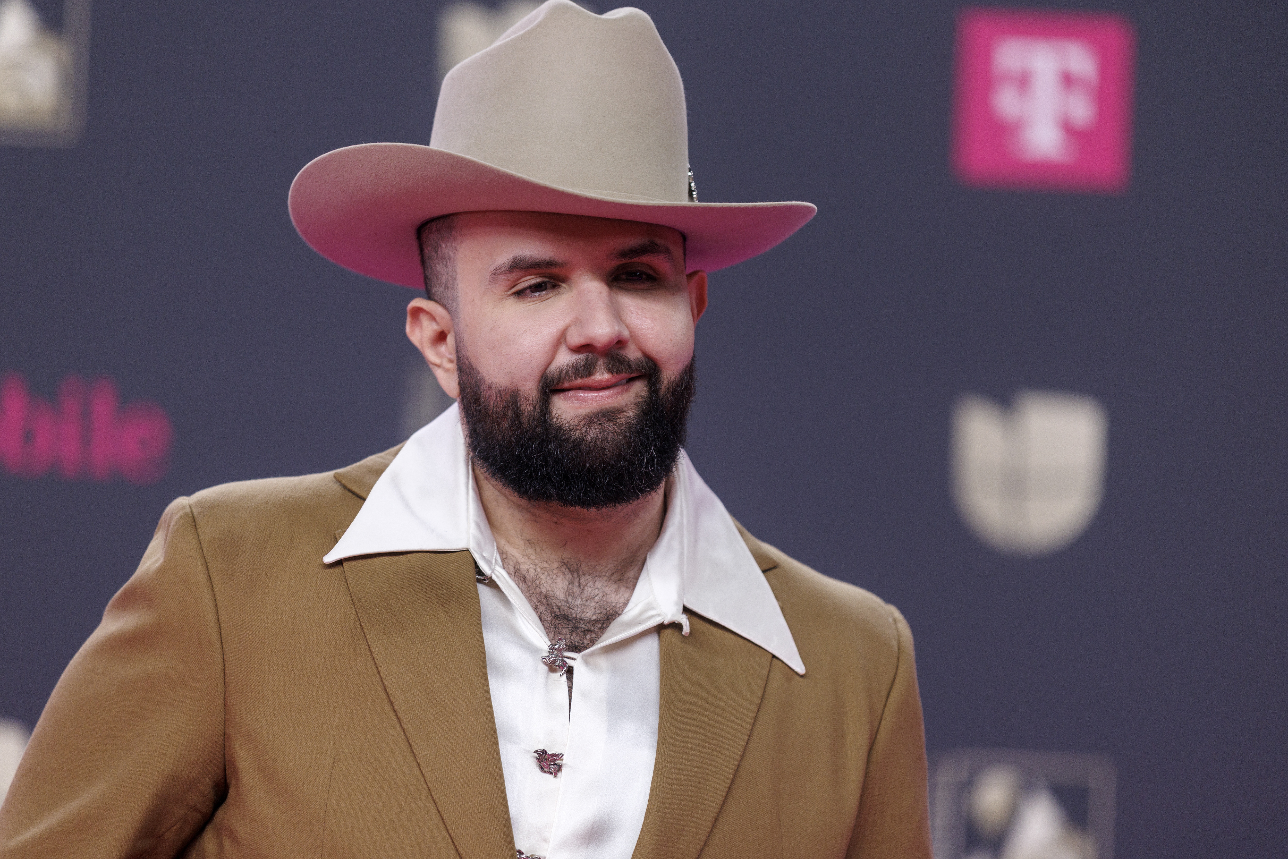 Jelly Roll y Carín León lanzarán “Lighter”, sencillo del álbum oficial del Mundial 2026