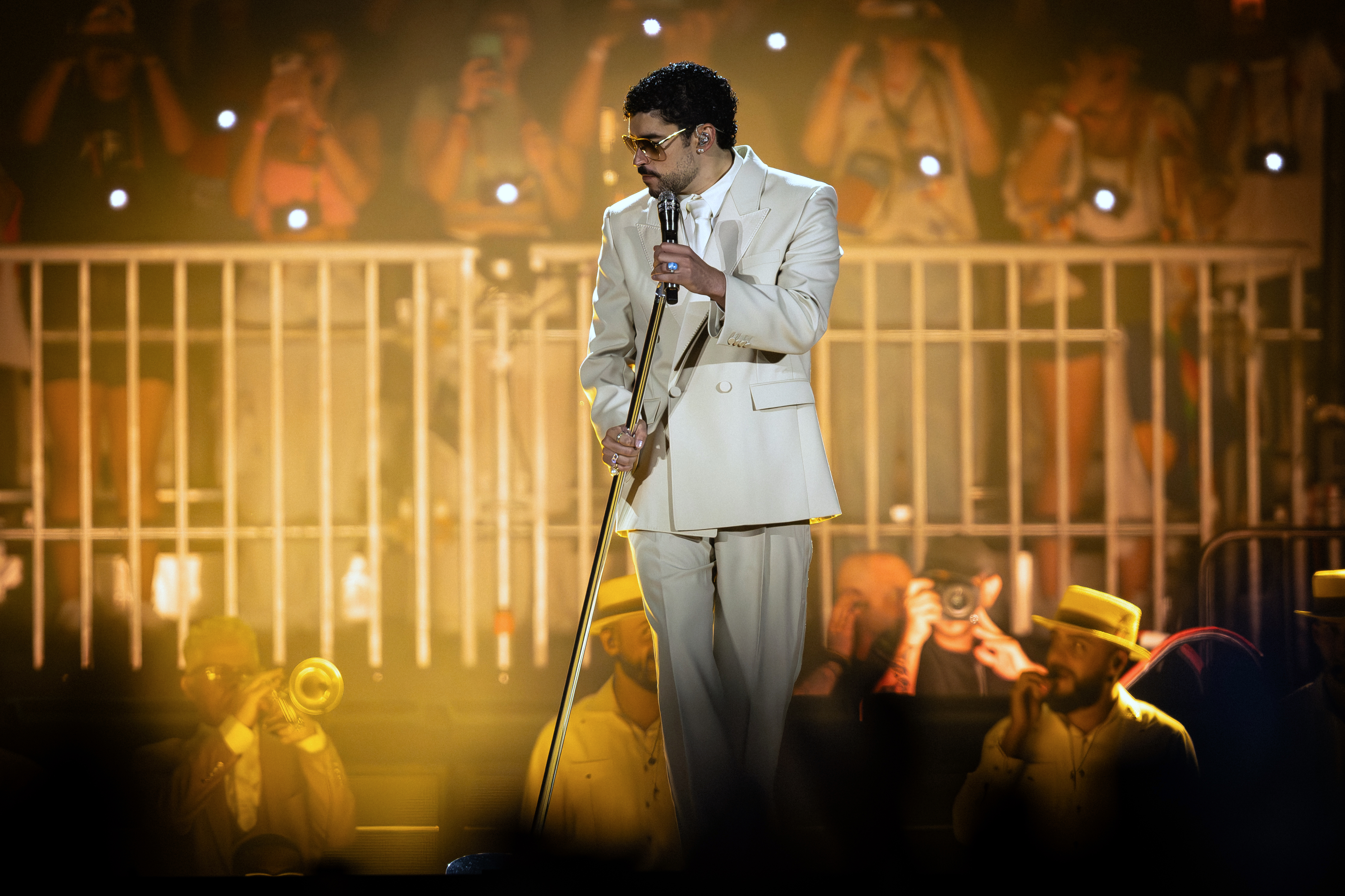 AME7374. SAO PAULO (BRASIL), 20/02/2026.- El cantante puertorriqueño Bad Bunny canta durante un concierto de su gira DeBí TiRAR MáS FOToS World Tour este viernes, en el Allianz Parque en Sao Paulo (Brasil). EFE/ Isaac Fontana