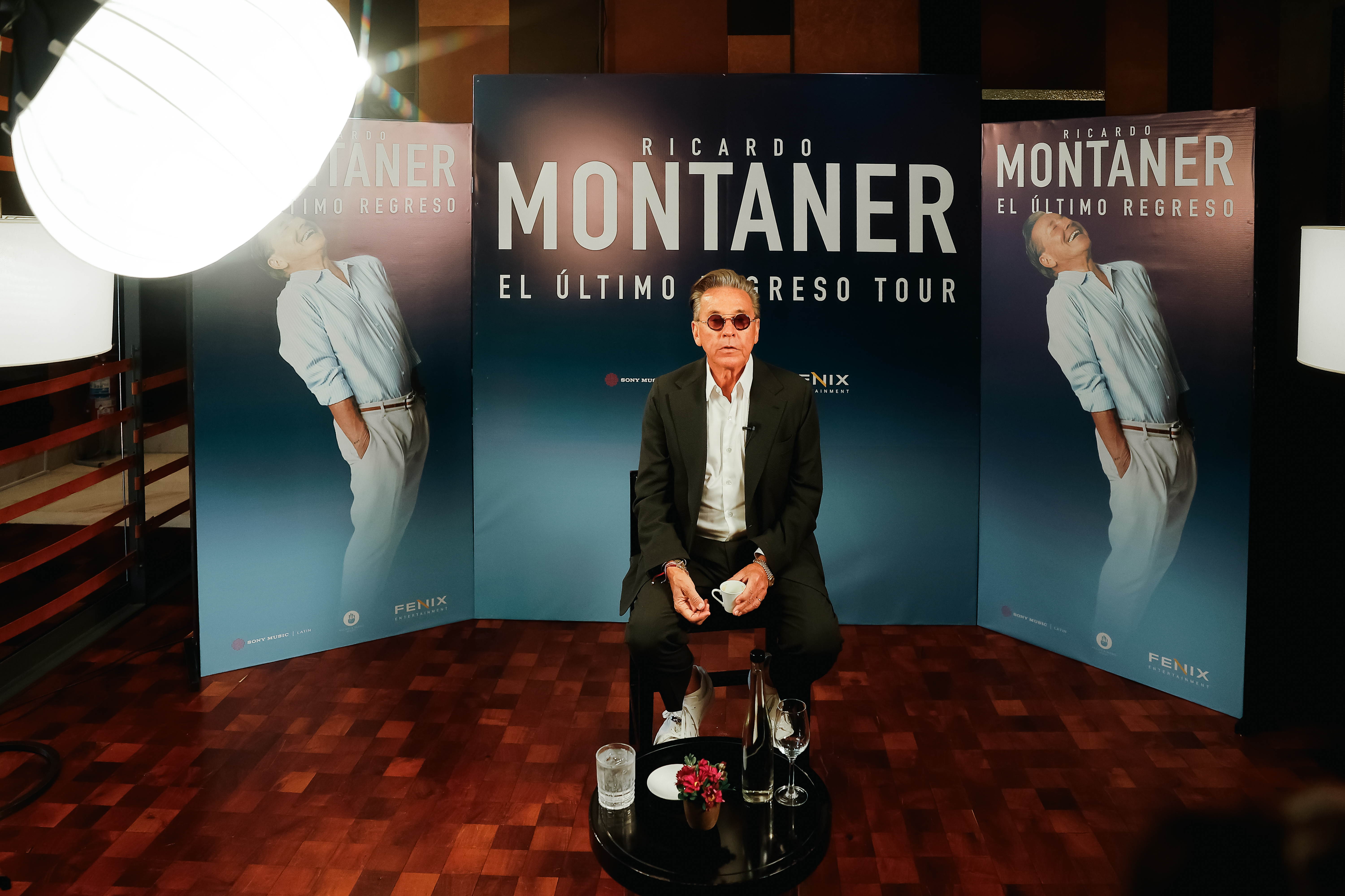 AME7409. BUENOS AIRES (ARGENTINA), 21/02/2026.- El cantante Ricardo Montaner habla en una entrevista con EFE este viernes, en Buenos Aires (Argentina). Montaner inicia este sábado en Buenos Aires su gira "El Último Regreso World Tour 2026", que le llevará por diversos países de América y Europa y que, según contó el cantante y compositor venezolano en declaraciones a EFE, es un retorno a los escenarios que vive con un "vértigo" que no sentía hace años. EFE/ Juan Ignacio Roncoroni