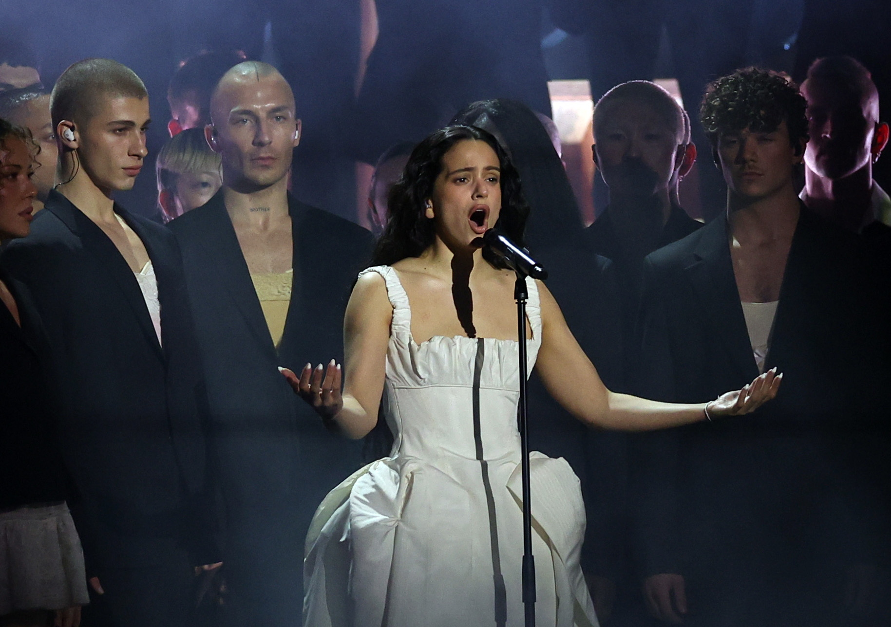 MANCHESTER (United Kingdom), 28/02/2026.- Rosalia performs during the 2026 BRIT Awards live show at the Co-op Live Arena, Manchester, Britain, 28 February 2026. The annual pop music awards are presented by the British Phonographic Industry (BPI). (Reino Unido) EFE/EPA/ADAM VAUGHAN
