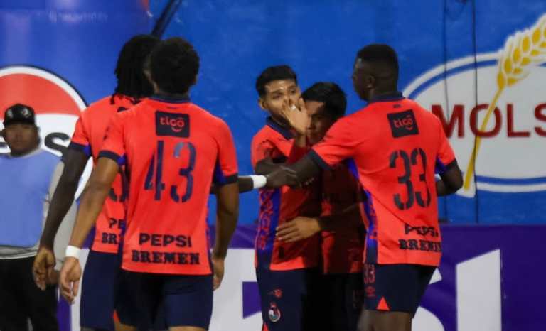 Municipal rescata la victoria sobre el final y vence 1-