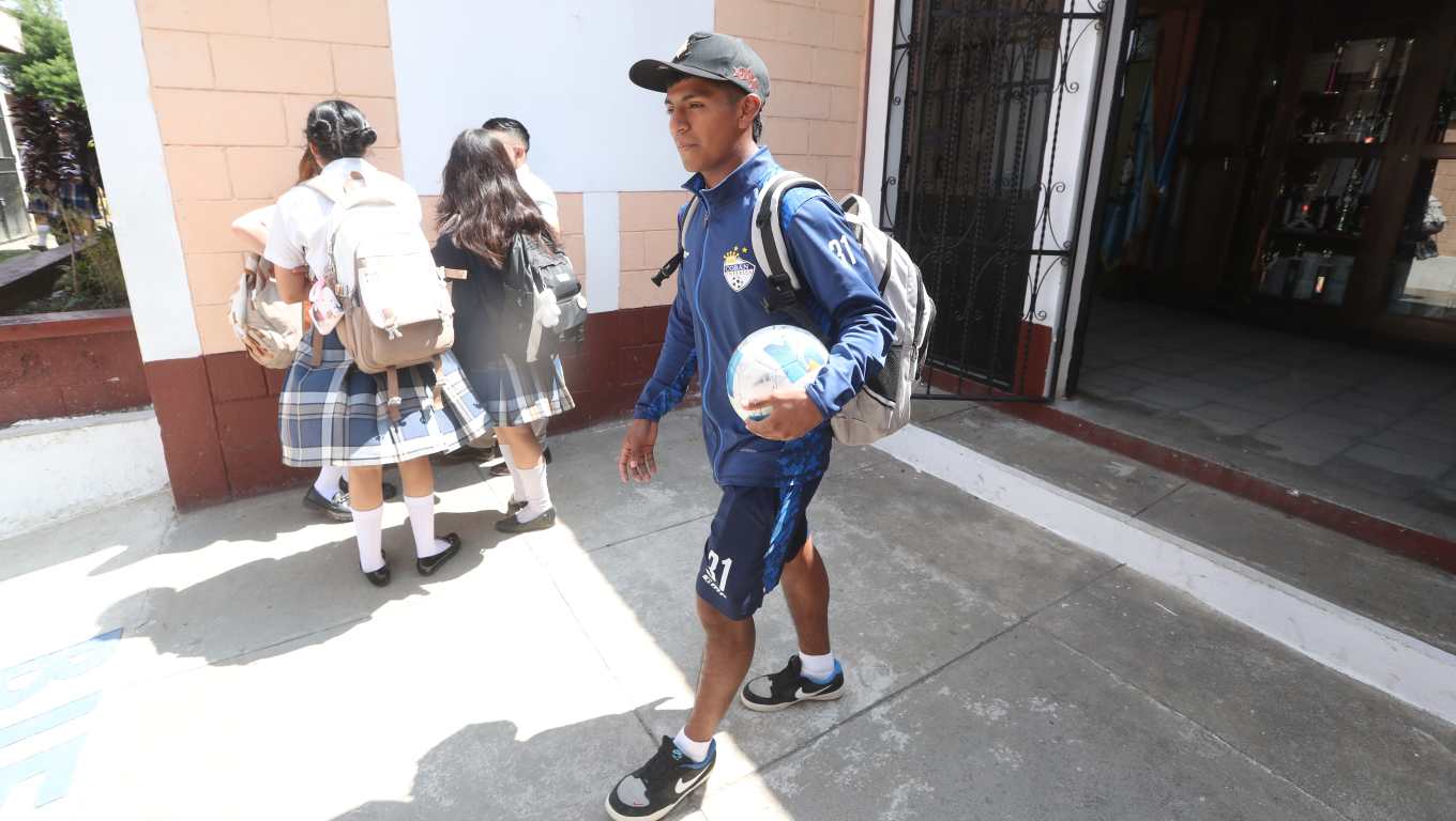 Diego Chén ha sido muy disciplinado para poder sobresalir académicamente como con su club Cobán Imperial. (Foto Prensa Libre: Douglas Suruy Franco).
