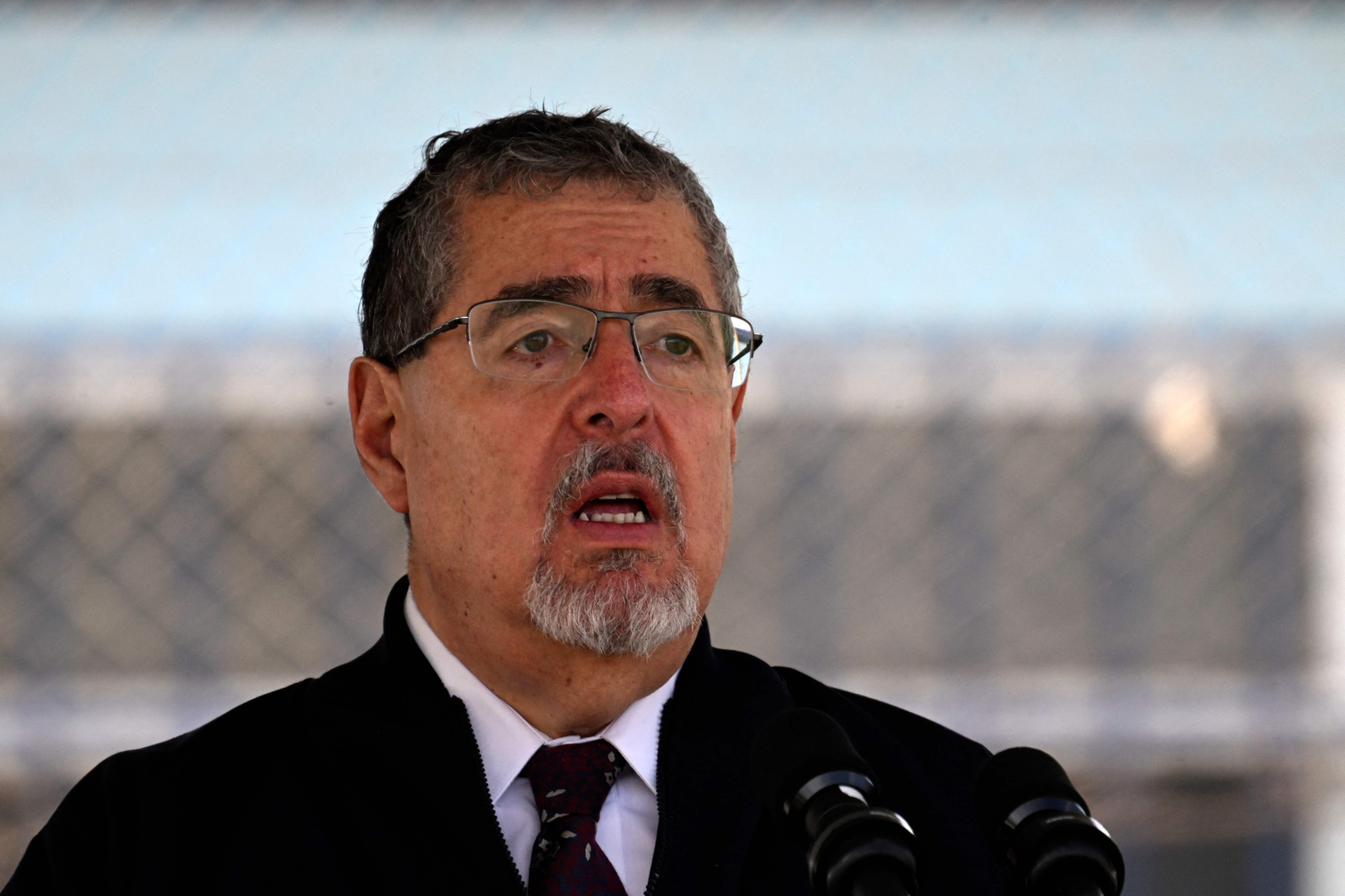 Guatemala's President Bernardo Arevalo speaks during the inauguration of the Sentinel Plan which seeks to provide security in the metropolitan area to curb extortion and assaults and neutralize gang operations, in the Alamedas neighbourhood in Guatemala City on February 17, 2026. (Photo by JOHAN ORDONEZ / AFP)