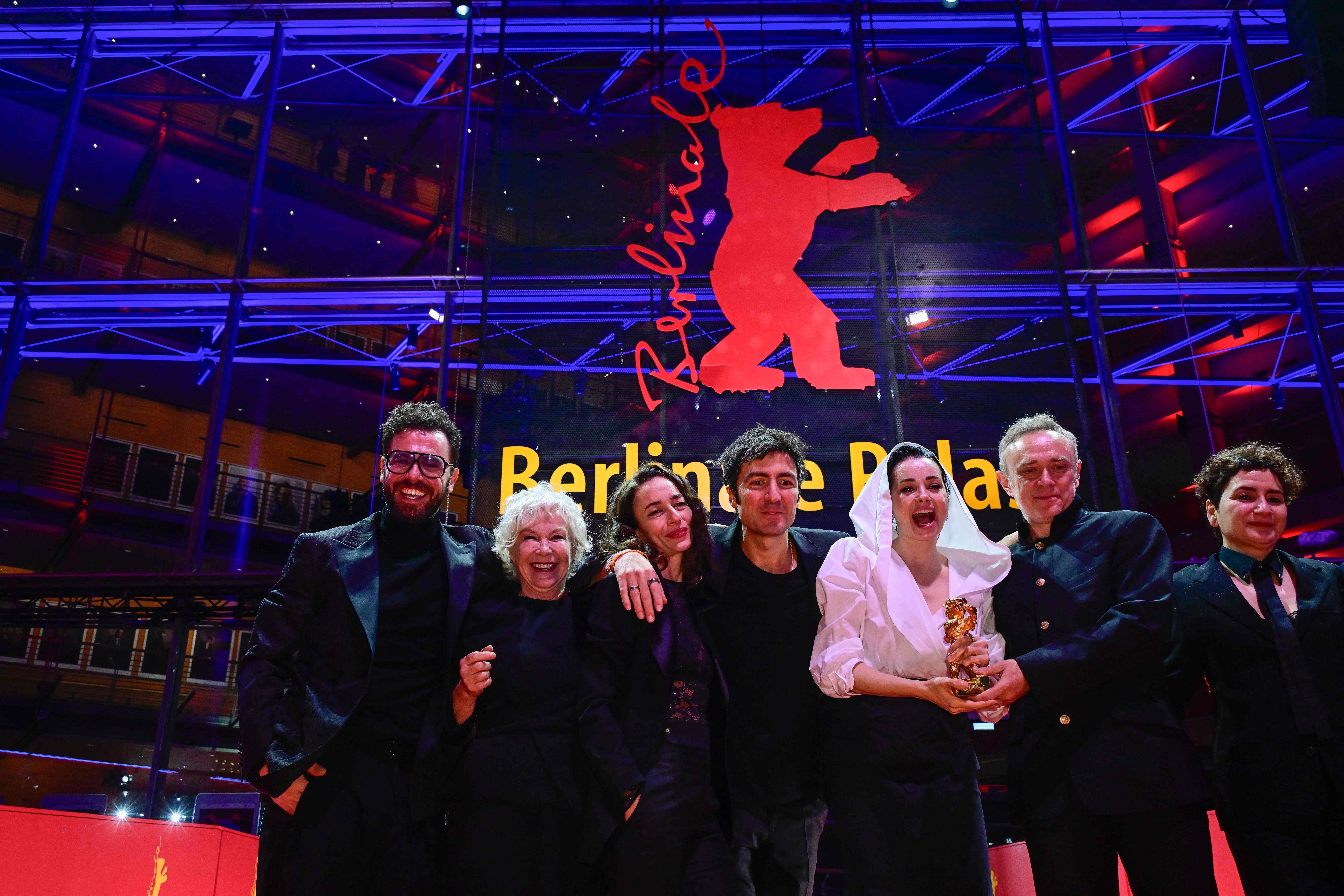 La Berlinale otorga el Oso de Oro a “Yellow Letters”, filme sobre censura en Turquía