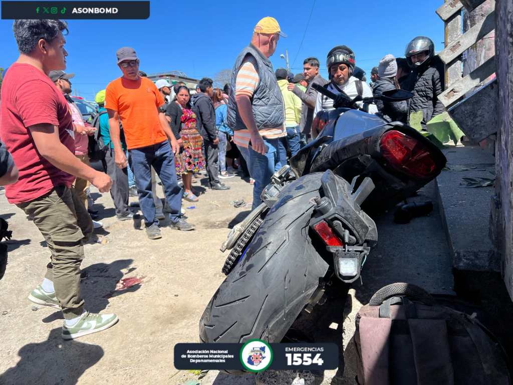 Motocicleta involucrada en accidente de tránsito en la ruta Interamericana en Sumpango